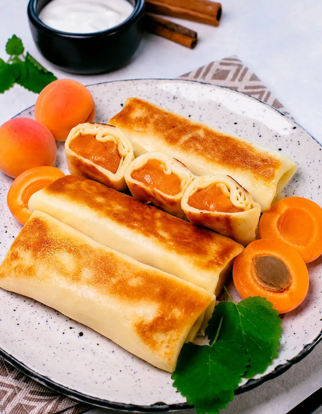 Млинці з абрикосом